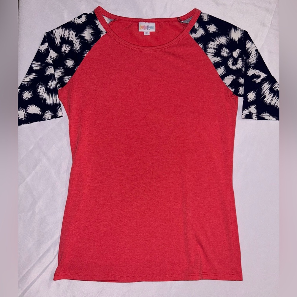 NWOT- LuLaRoe short sleeve Randy tee- XS